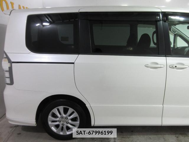Toyota VOXY 2010-07 7818129-9
