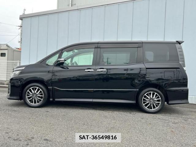 Toyota VOXY 2016-03 7818146-1
