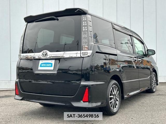 Toyota VOXY 2016-03 7818146-2