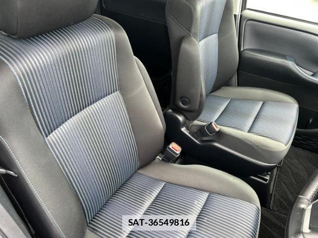 Toyota VOXY 2016-03 7818146-3