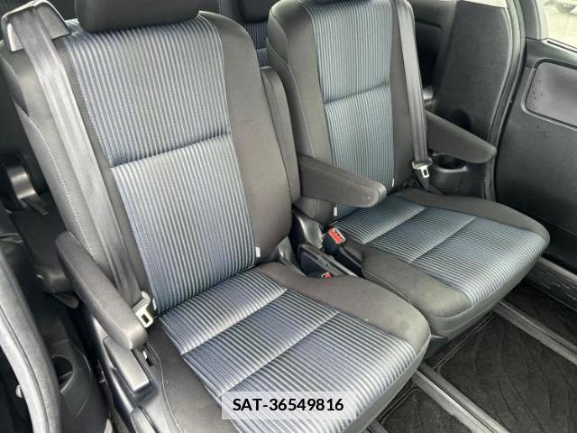 Toyota VOXY 2016-03 7818146-4