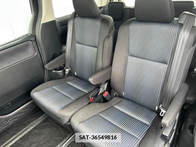 Toyota VOXY 2016-03 7818146-7