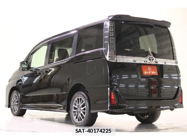 Toyota VOXY 2014-10 7818182-10