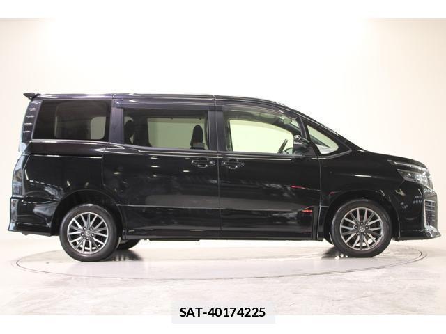 Toyota VOXY 2014-10 7818182-13