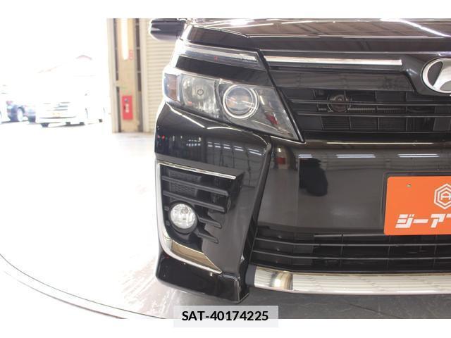 Toyota VOXY 2014-10 7818182-16