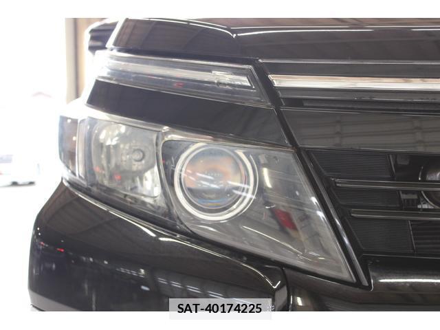 Toyota VOXY 2014-10 7818182-17