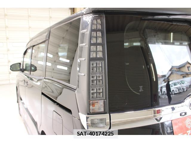 Toyota VOXY 2014-10 7818182-6