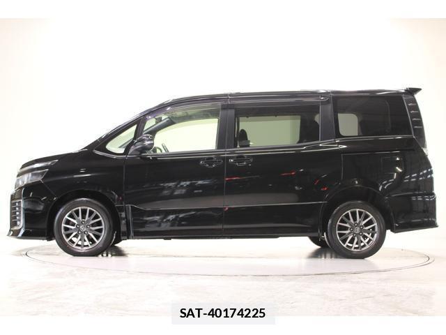 Toyota VOXY 2014-10 7818182-9