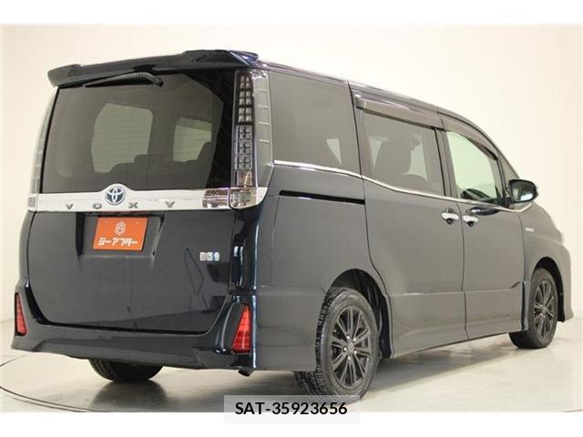 Toyota VOXY 2017-06 7818197-11