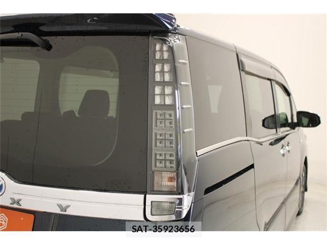 Toyota VOXY 2017-06 7818197-17