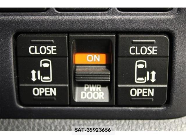 Toyota VOXY 2017-06 7818197-4