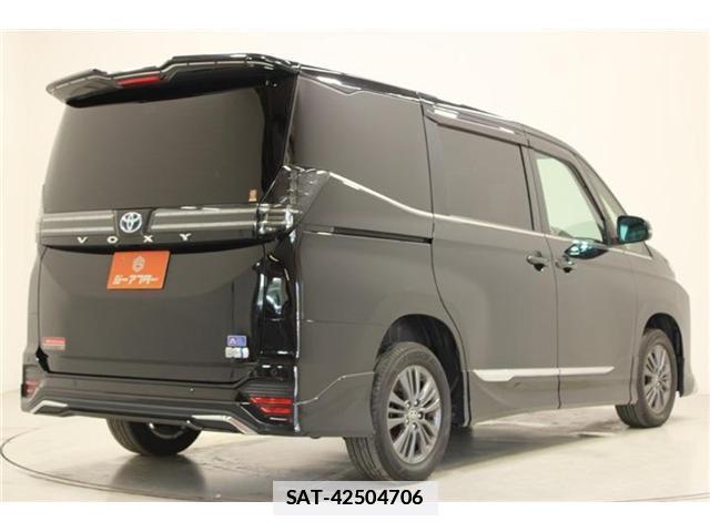 Toyota VOXY 2022-04 7818211-11