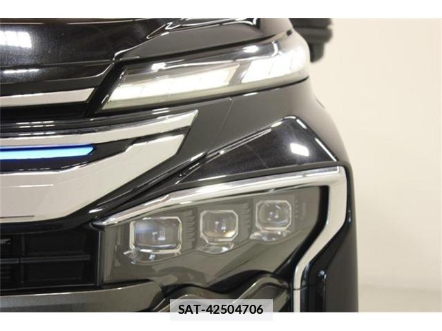 Toyota VOXY 2022-04 7818211-14