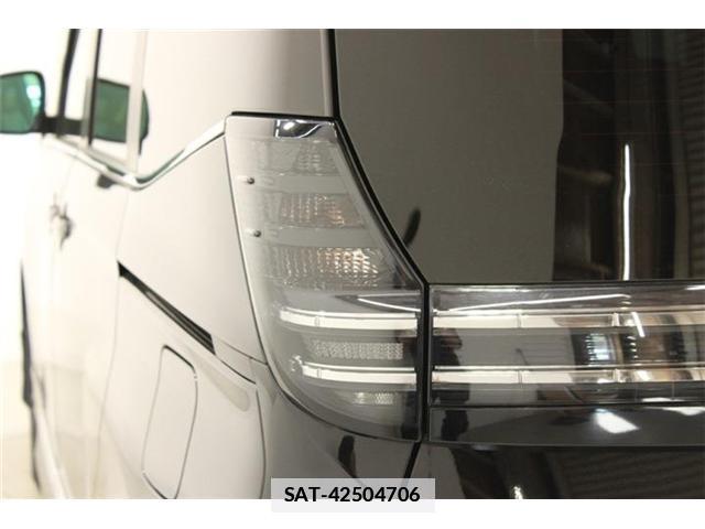 Toyota VOXY 2022-04 7818211-18