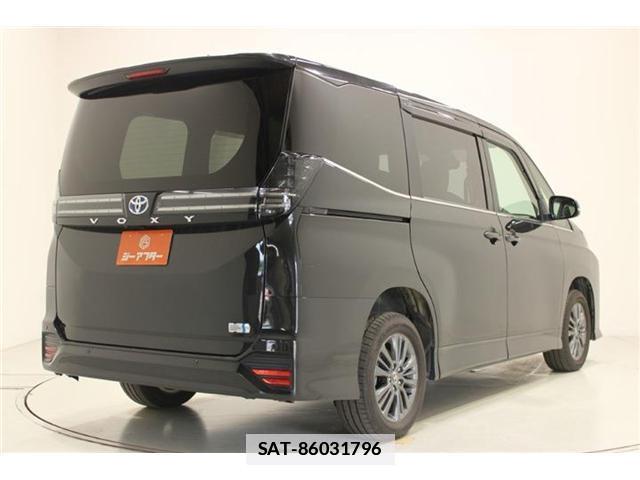 Toyota VOXY 2023-02 7818232-11