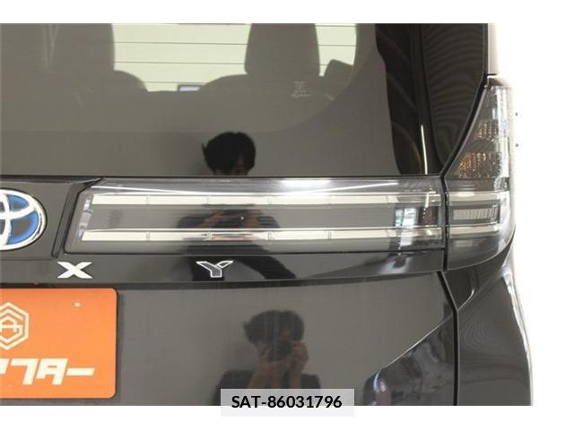 Toyota VOXY 2023-02 7818232-17