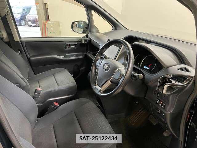 Toyota VOXY 2014-05 7818326-15