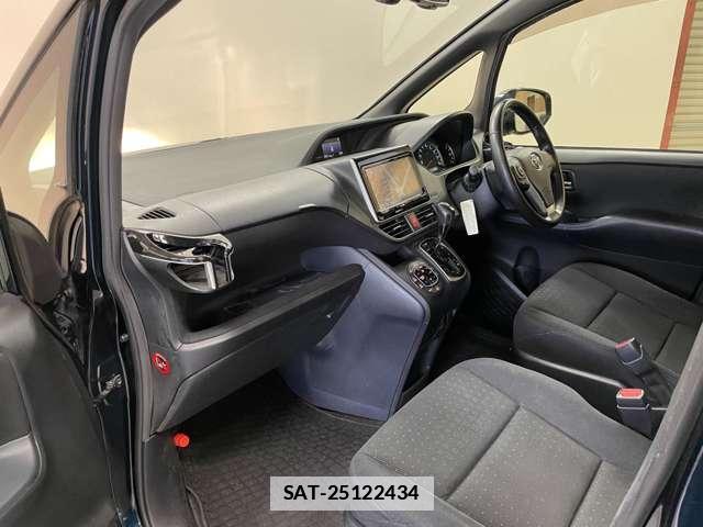 Toyota VOXY 2014-05 7818326-16