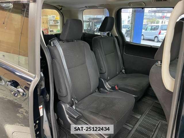 Toyota VOXY 2014-05 7818326-17