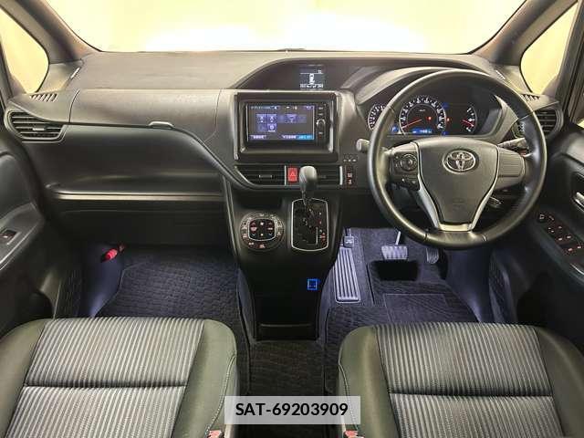Toyota VOXY 2016-10 7818354-1
