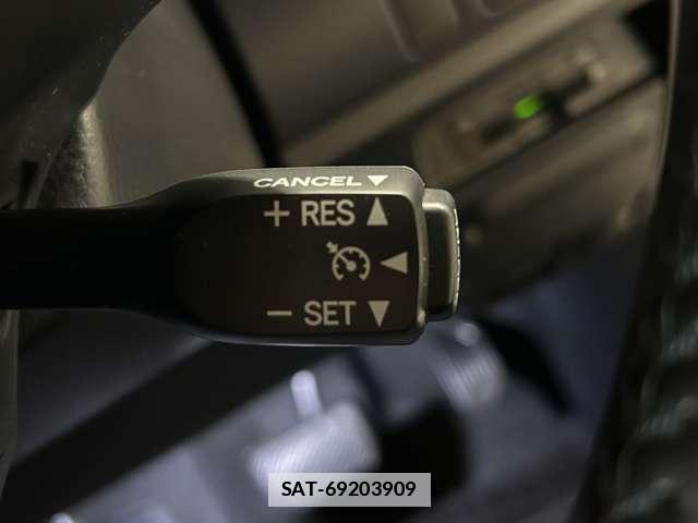 Toyota VOXY 2016-10 7818354-10
