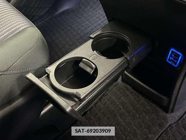 Toyota VOXY 2016-10 7818354-15