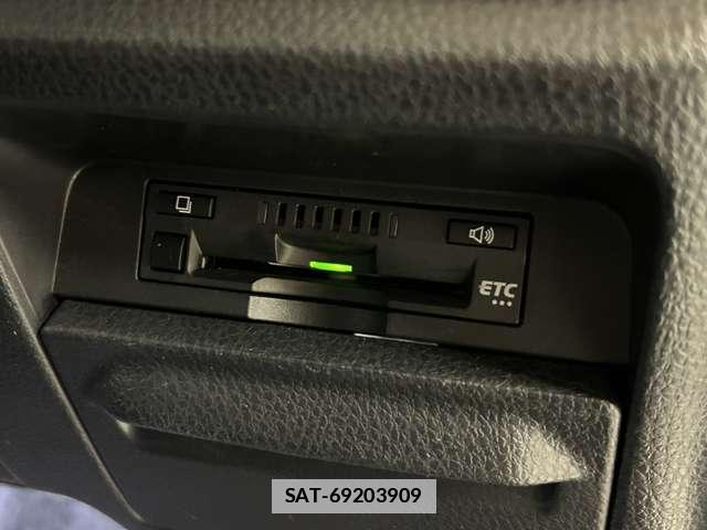 Toyota VOXY 2016-10 7818354-16