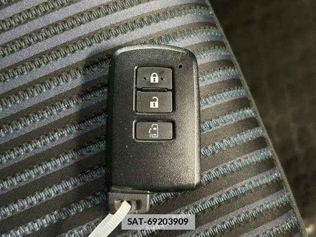 Toyota VOXY 2016-10 7818354-17