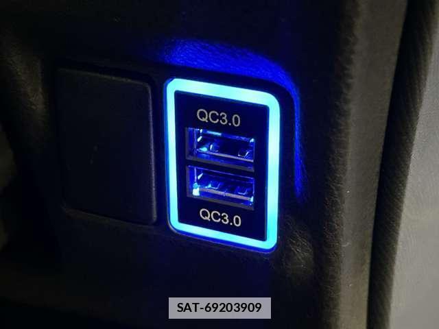 Toyota VOXY 2016-10 7818354-5