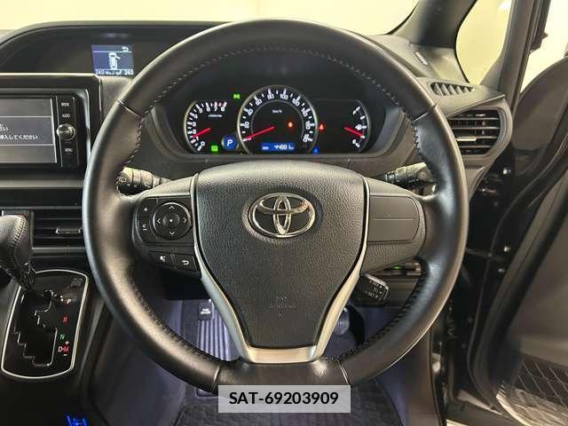 Toyota VOXY 2016-10 7818354-6