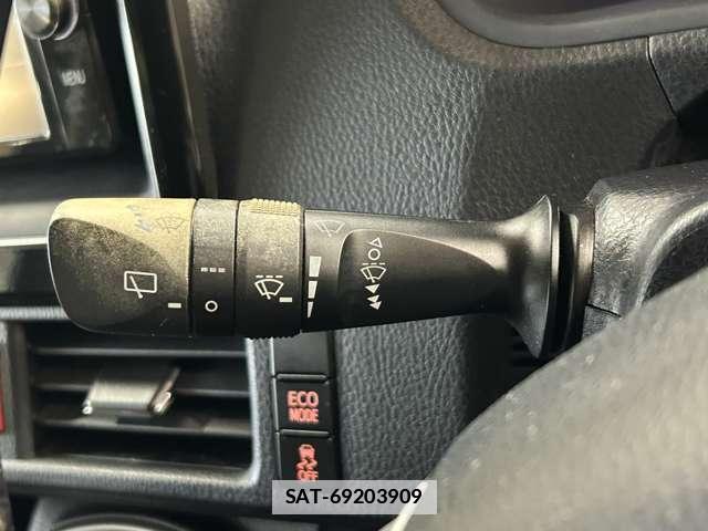 Toyota VOXY 2016-10 7818354-8