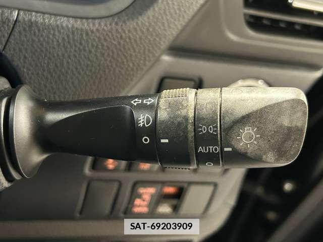 Toyota VOXY 2016-10 7818354-9