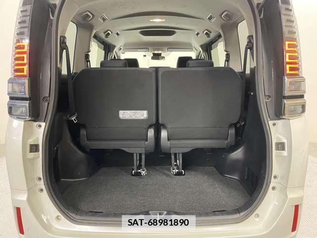 Toyota VOXY 2019-03 7818394-11