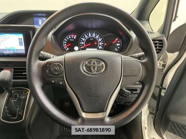 Toyota VOXY 2019-03 7818394-16