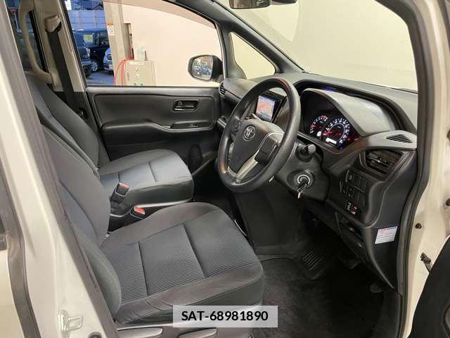 Toyota VOXY 2019-03 7818394-7