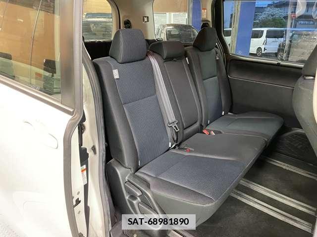 Toyota VOXY 2019-03 7818394-9