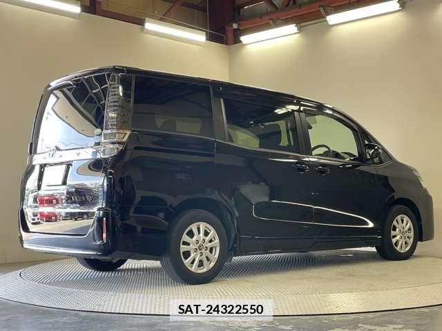 Toyota VOXY 2018-03 7818406-12