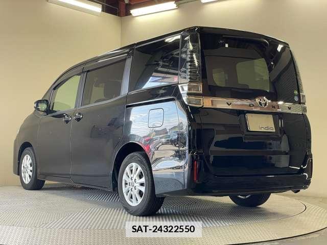 Toyota VOXY 2018-03 7818406-13