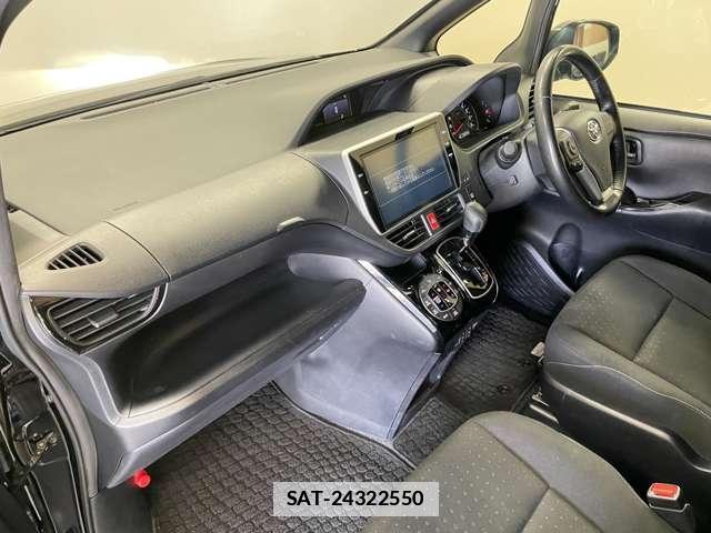 Toyota VOXY 2018-03 7818406-15