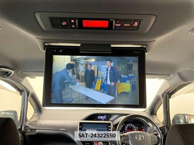 Toyota VOXY 2018-03 7818406-2