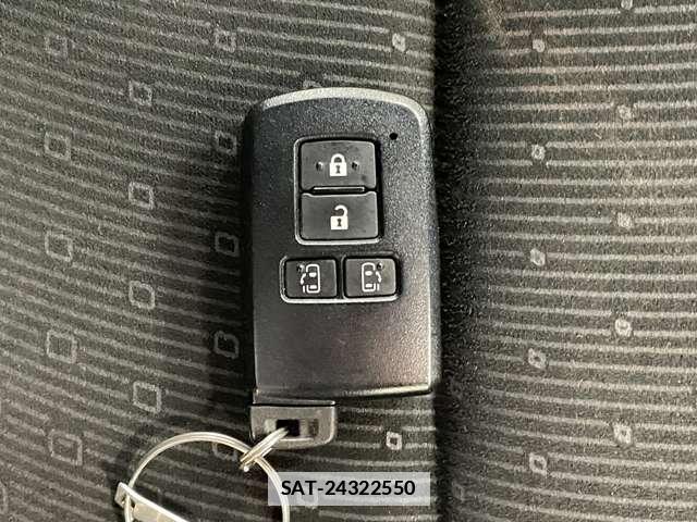 Toyota VOXY 2018-03 7818406-9