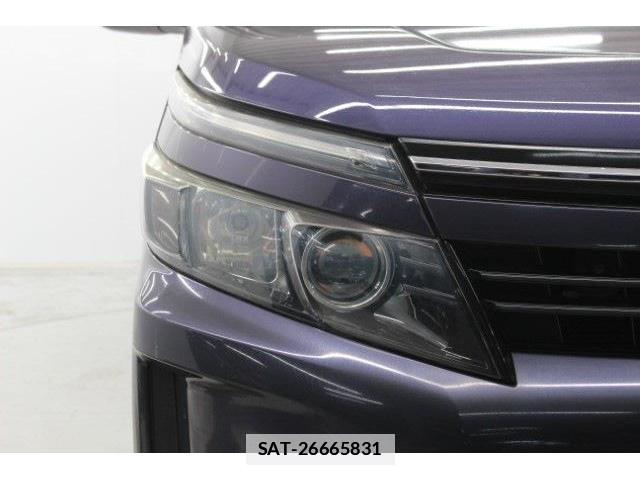 Toyota VOXY 2014-08 7818447-11