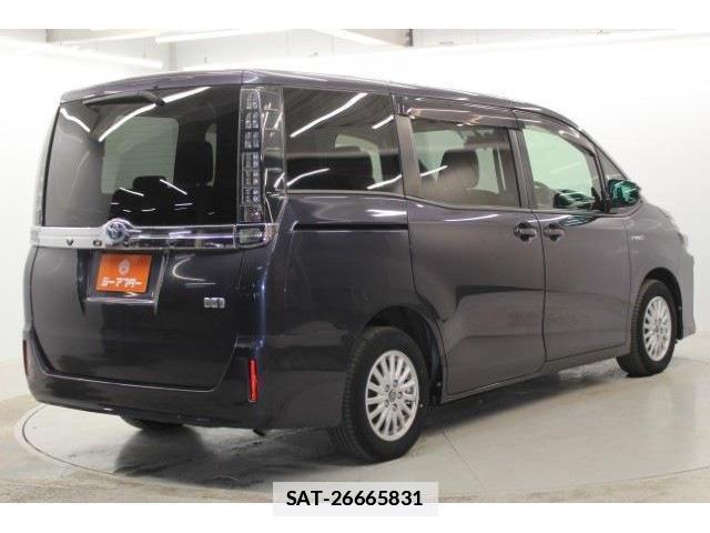 Toyota VOXY 2014-08 7818447-4