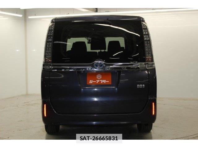 Toyota VOXY 2014-08 7818447-5