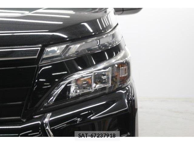 Toyota VOXY 2017-09 7818449-14