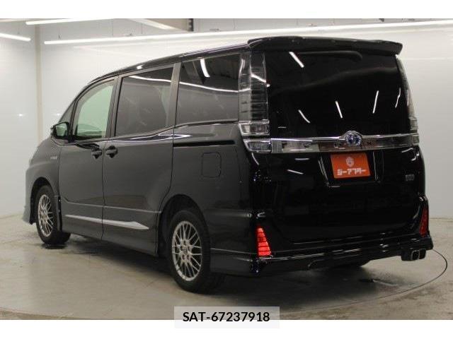 Toyota VOXY 2017-09 7818449-6