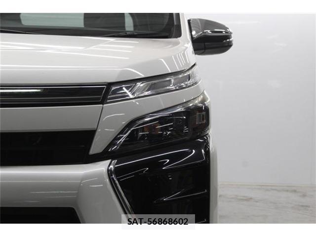 Toyota VOXY 2018-04 7818459-13