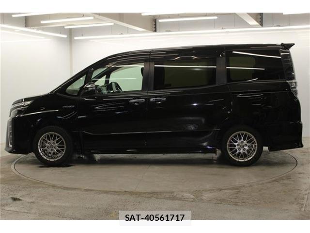 Toyota VOXY 2018-10 7818462-7