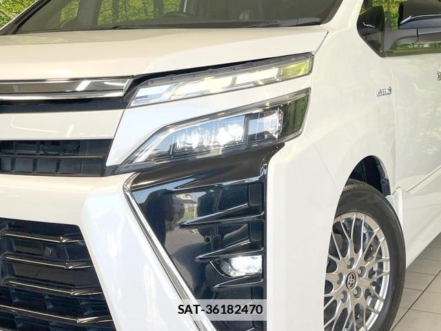 Toyota VOXY 2019-01 7818549-12