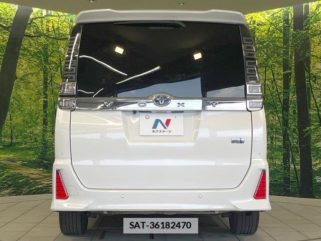 Toyota VOXY 2019-01 7818549-15